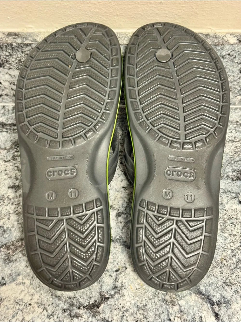 Crocs Crocband Flip Flops Men’s 11 Gray Lime Green Thong Sandals